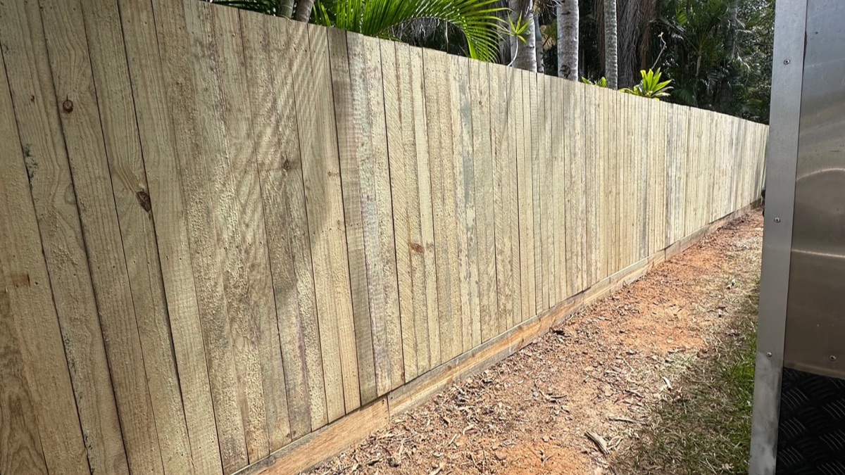 Timber paling fence installed in Bli Bli by CoasTrade